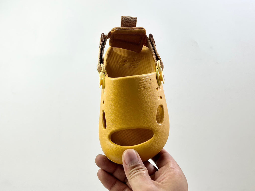NB hole two-way sandals" golden yellow"