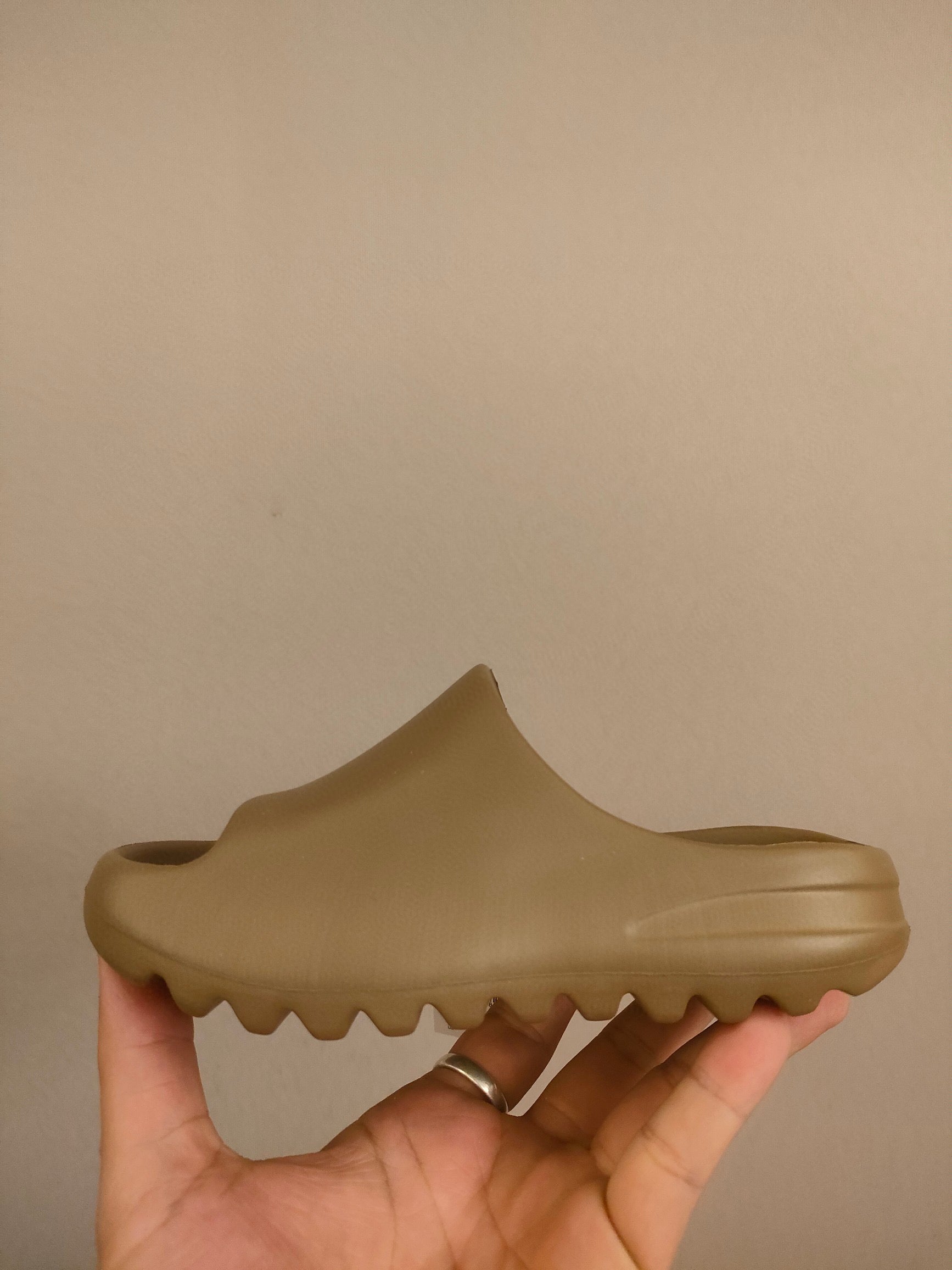 700 Coconut Slippers" clay"