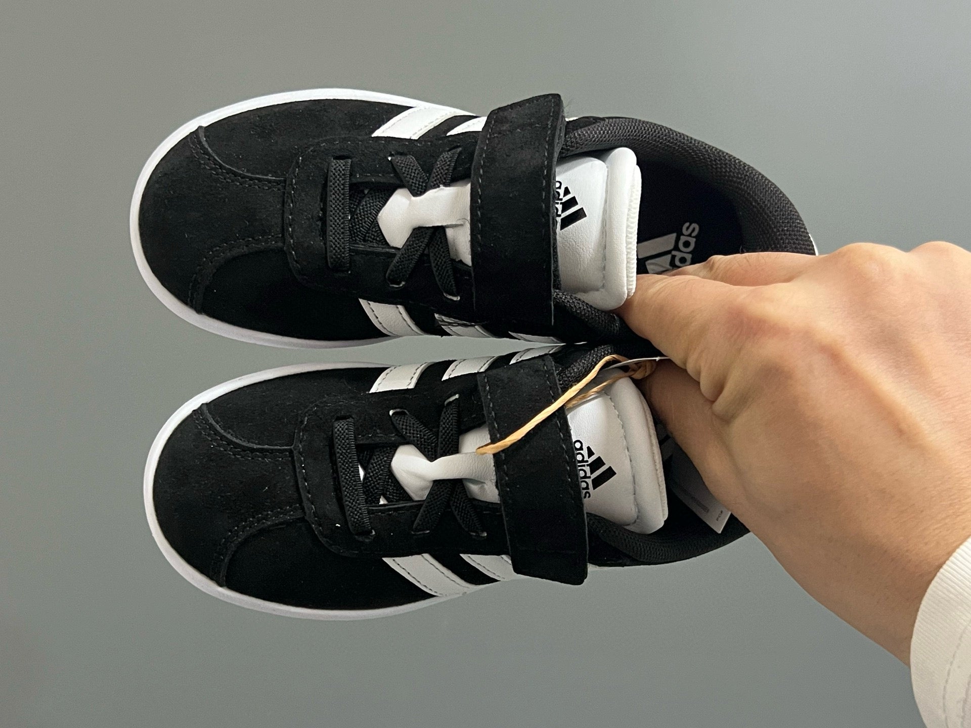 Adidas tennis shoes" black"