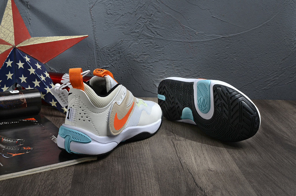 Nike's new UFO slip-on shoes for children" white"