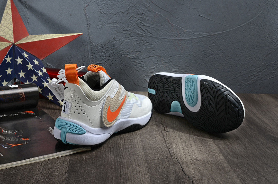 Nike's new UFO slip-on shoes for children" white"