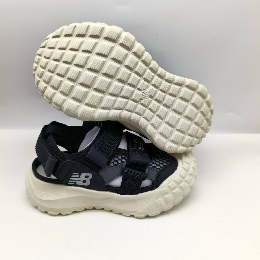 closed toe sandals" Black"