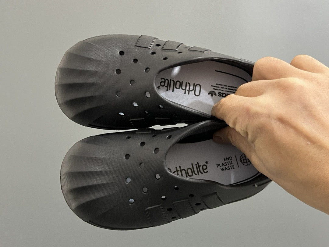 Soft shell hole slip-on sandals for children"  dark grey"