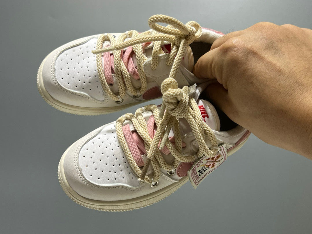Nike low-top embroidered children's sneakers" gray, pink"