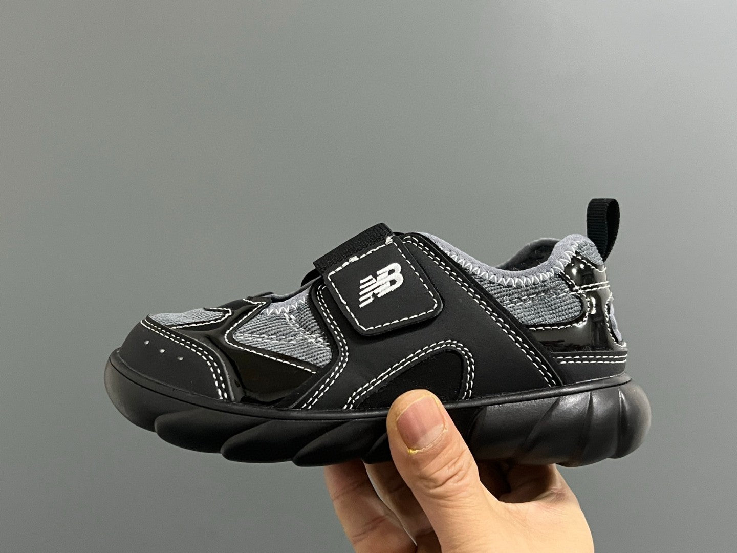 NB new 920 Mary Jane mesh stitching Velcro children's sandals" black"