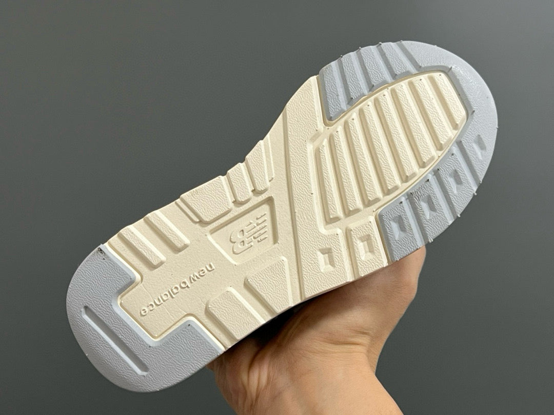NB997 Velvet Velcro Children's Shoes" cream, black"