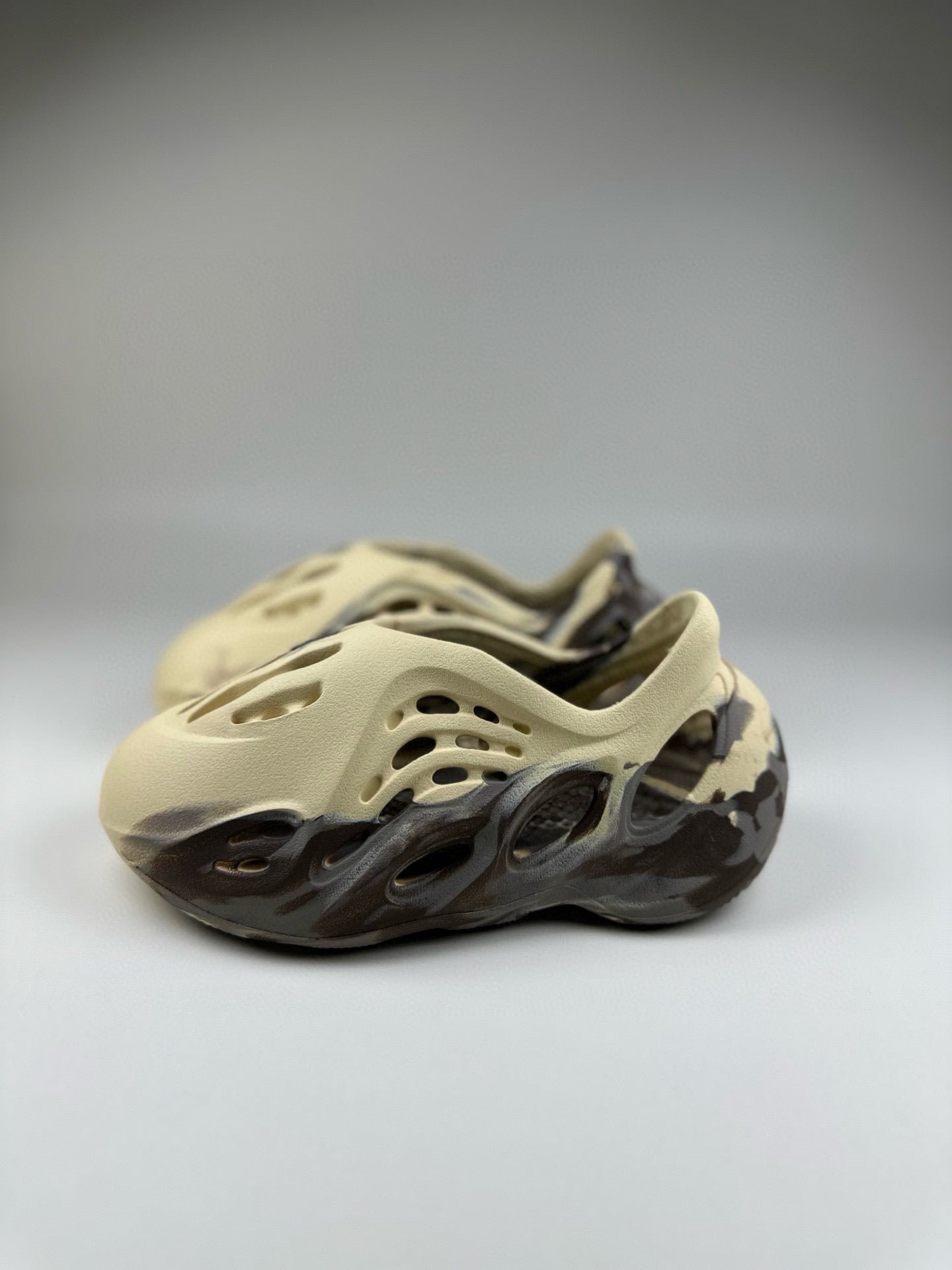 Coconut Crocs" black, cream"