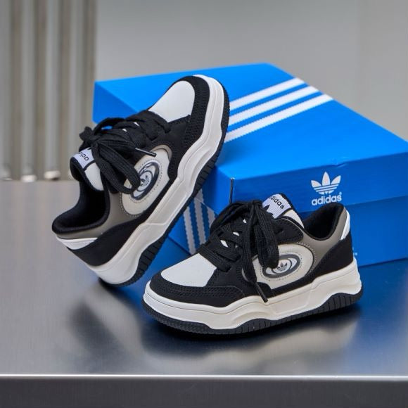 Adidas 2000 sneakers