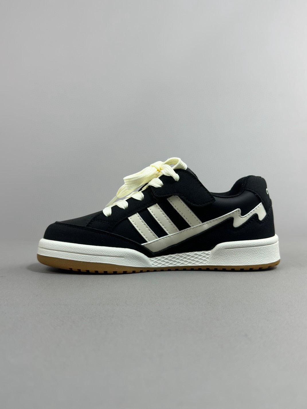 Adidas WCARD ADV classic retro sneakers" black"