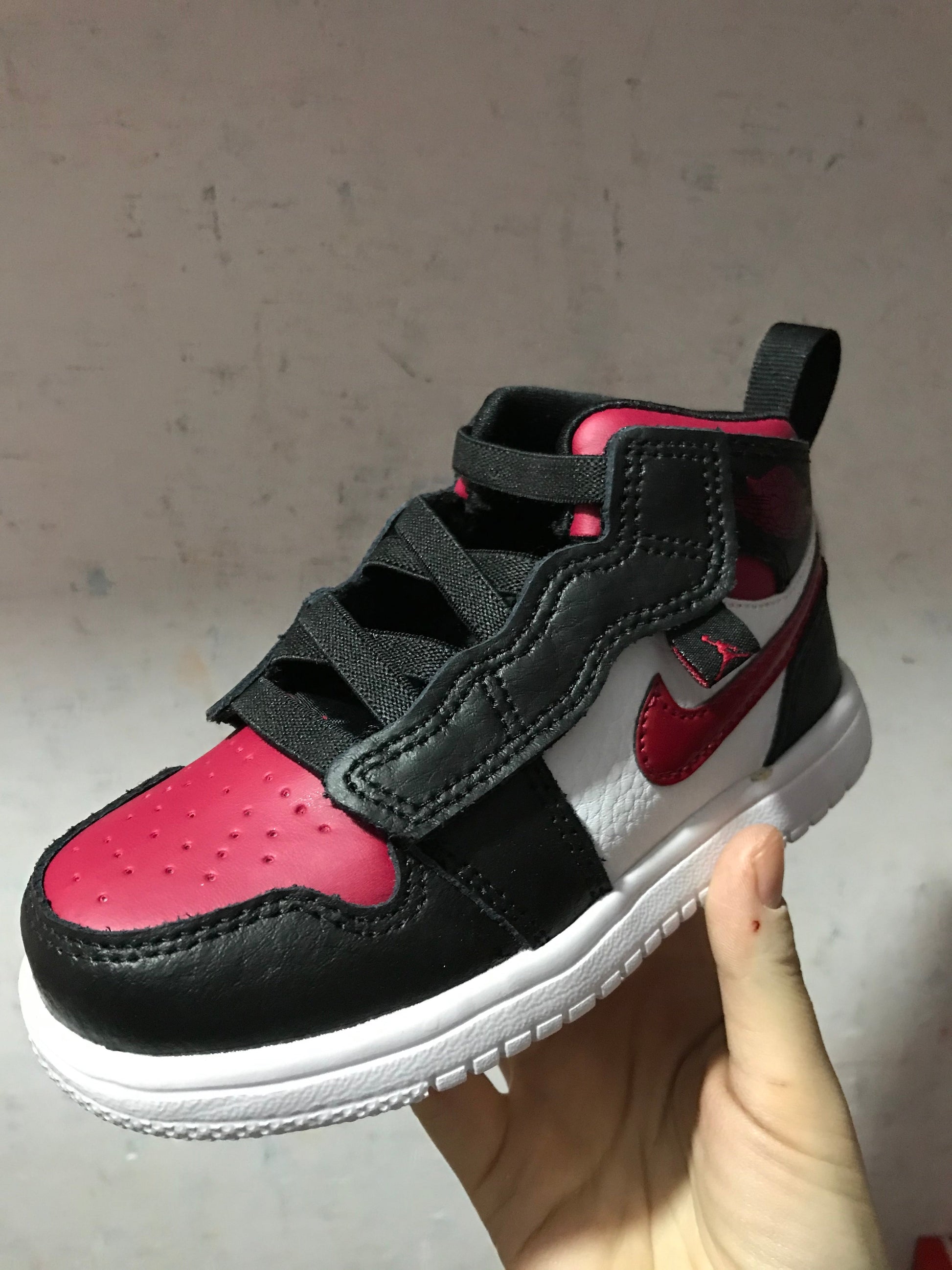 Jordan high top elastic band" white, black, red"