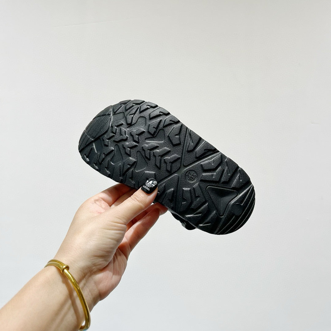 Adidas Velcro children's beach sandals" black"