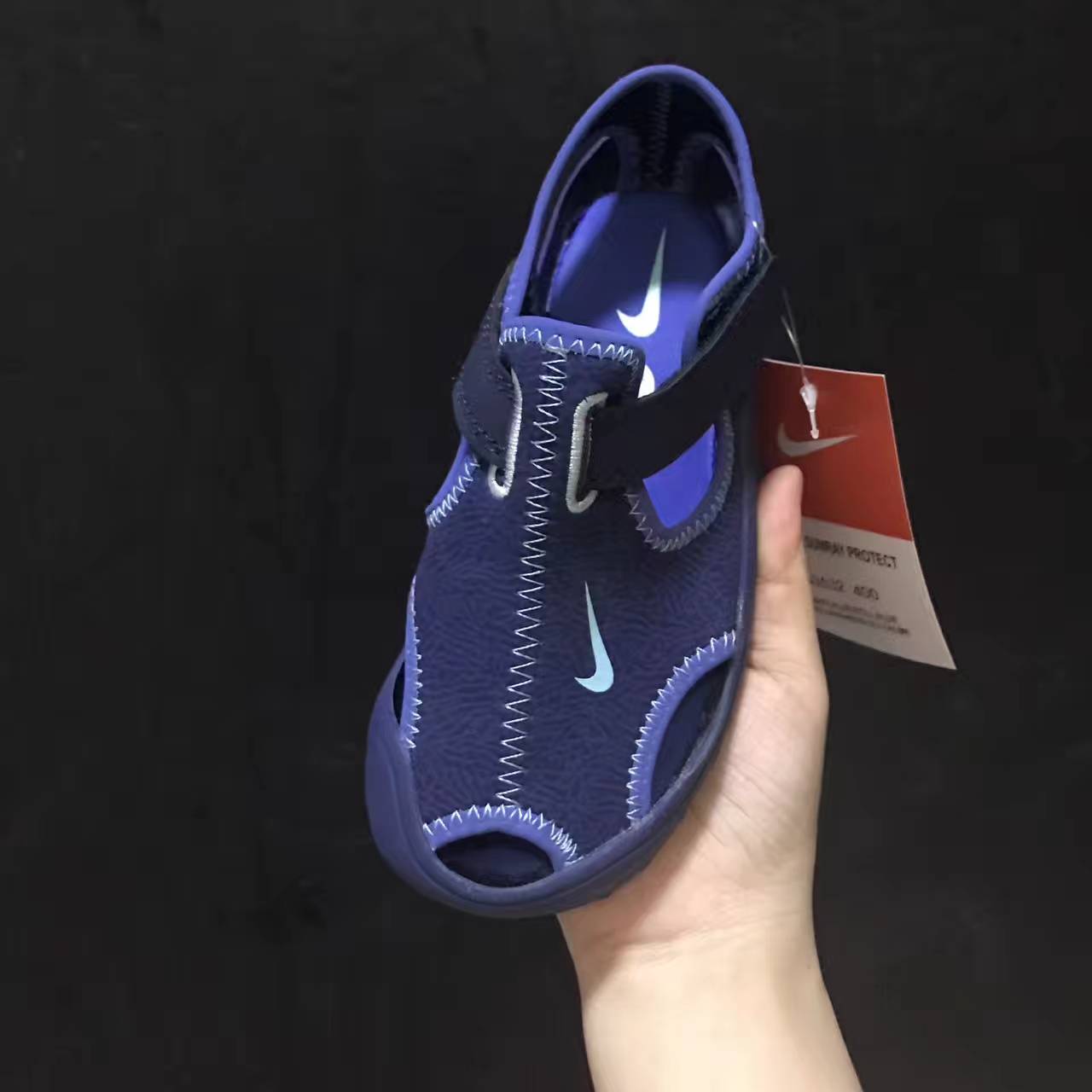 Nike children's closed toe sandals " Navy"