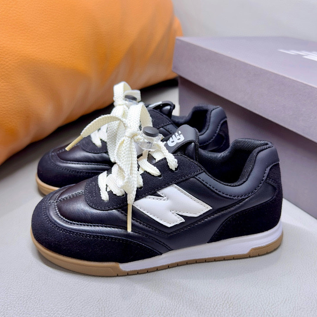 NB URC42LA lace-up buckle children's shoes" black"