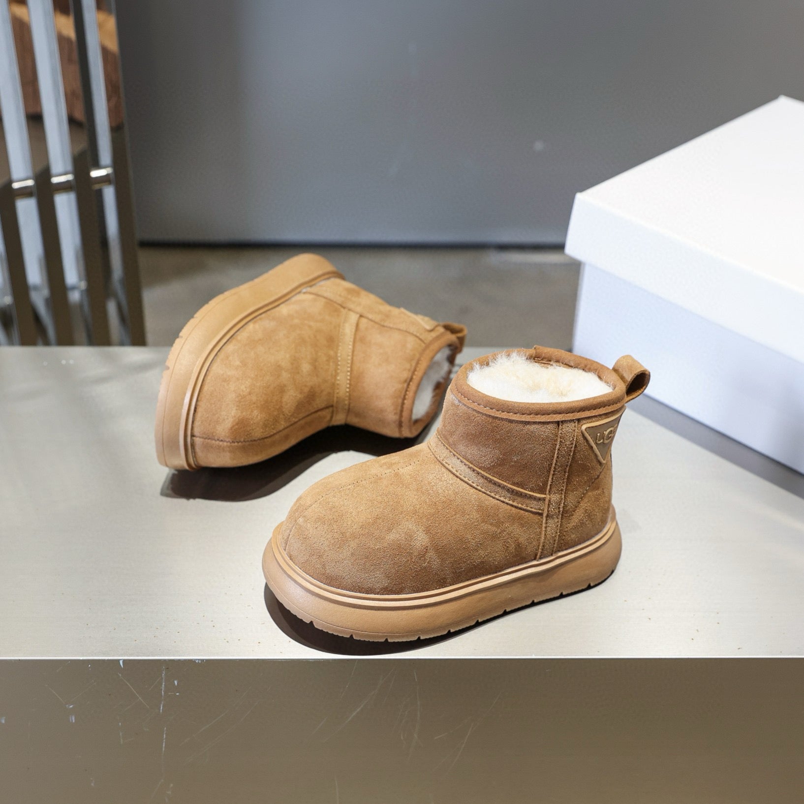 U-GG ugly leather big head snow boots" Camel"
