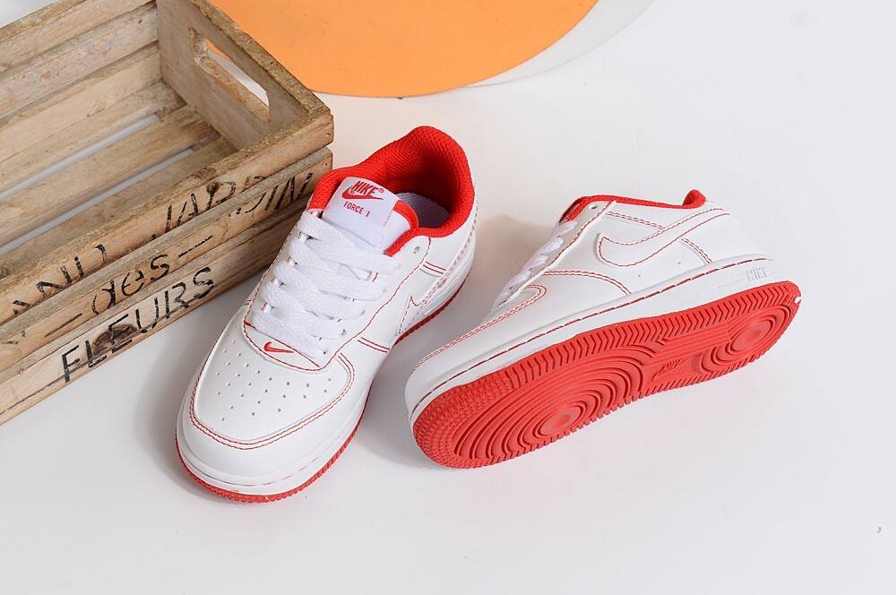 Air Force low-top lace-up sneakers" white, red"