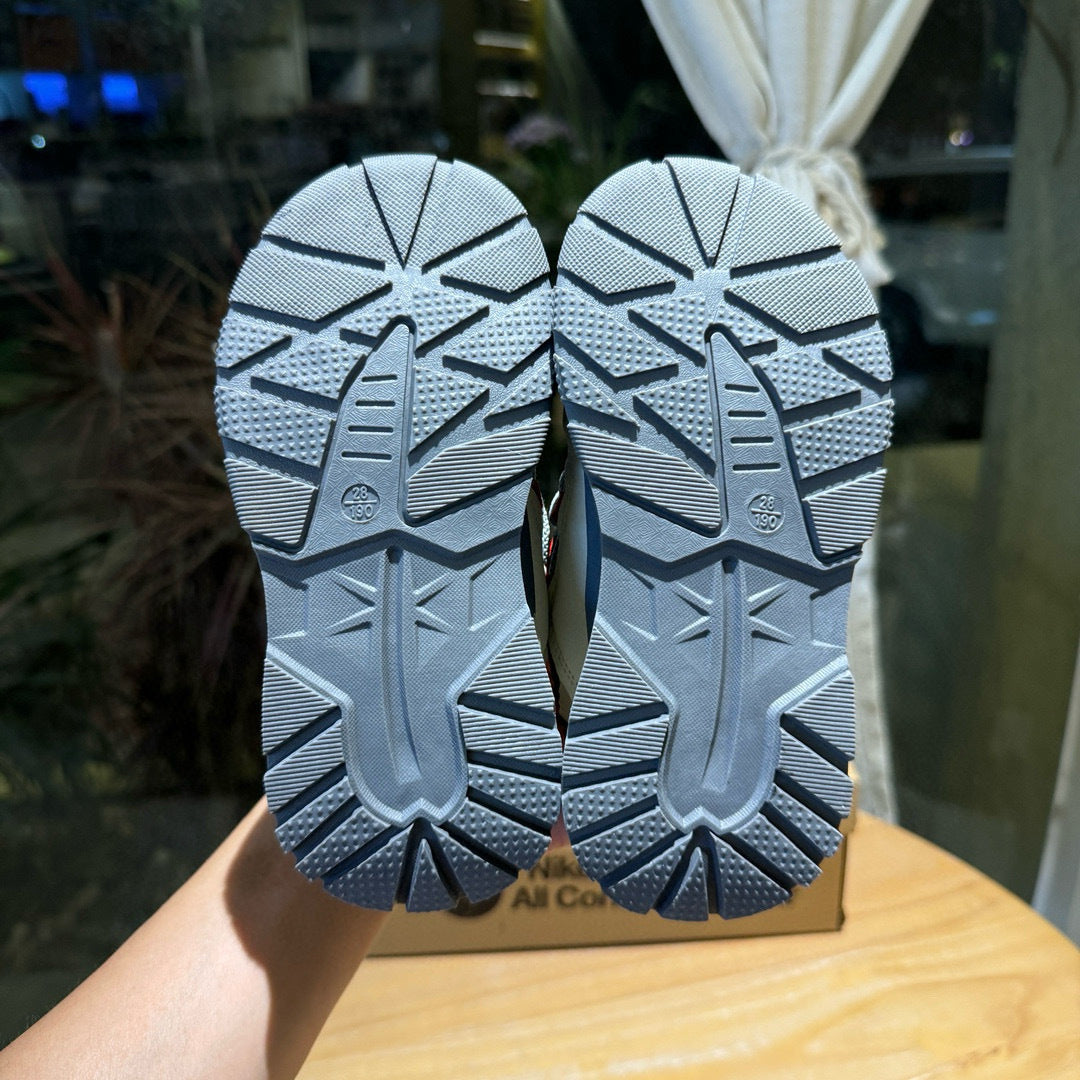 Nike ACG outdoor hiking shoes" gray"