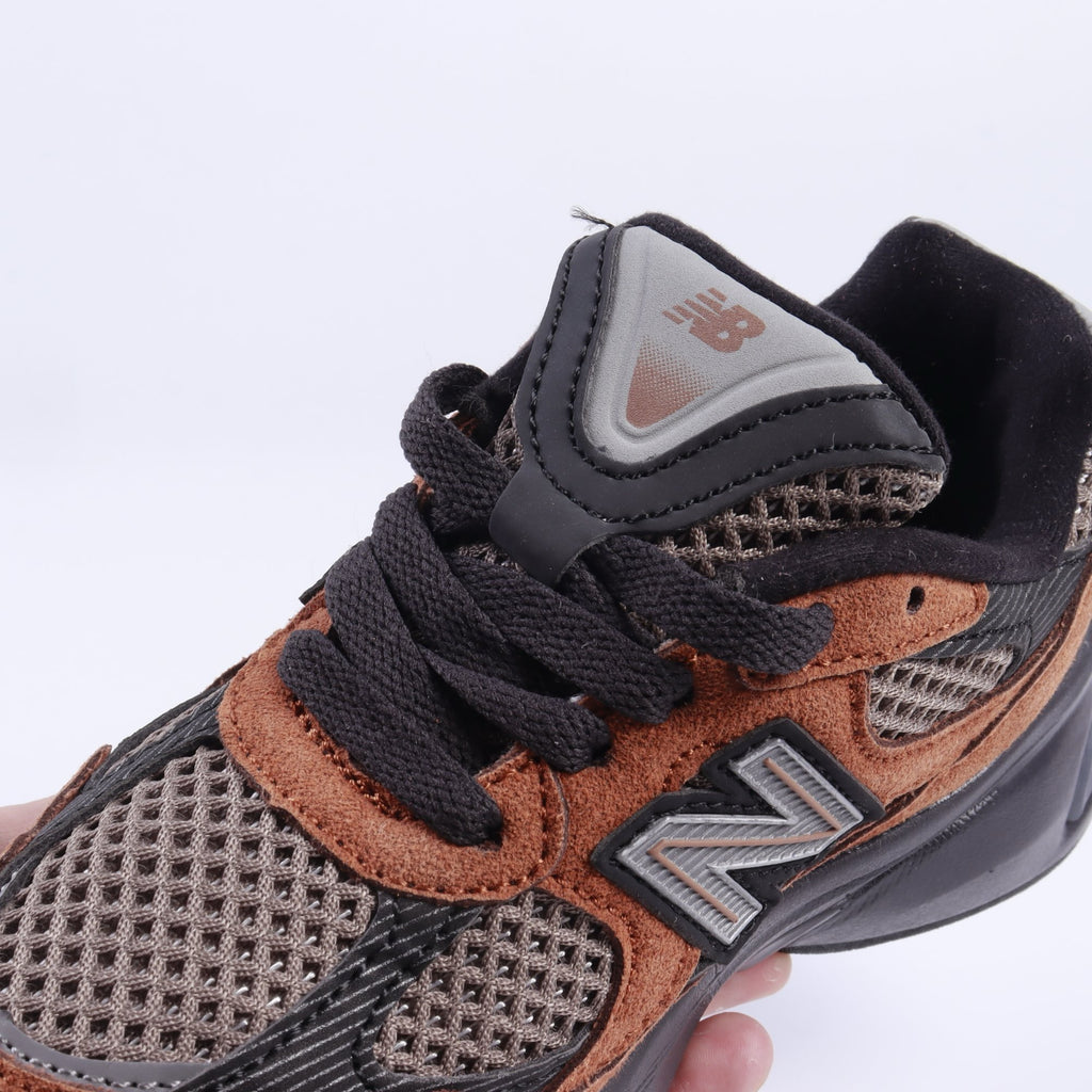 N 2010 children's shoes" Warm brown, dark grey, lighter brown"