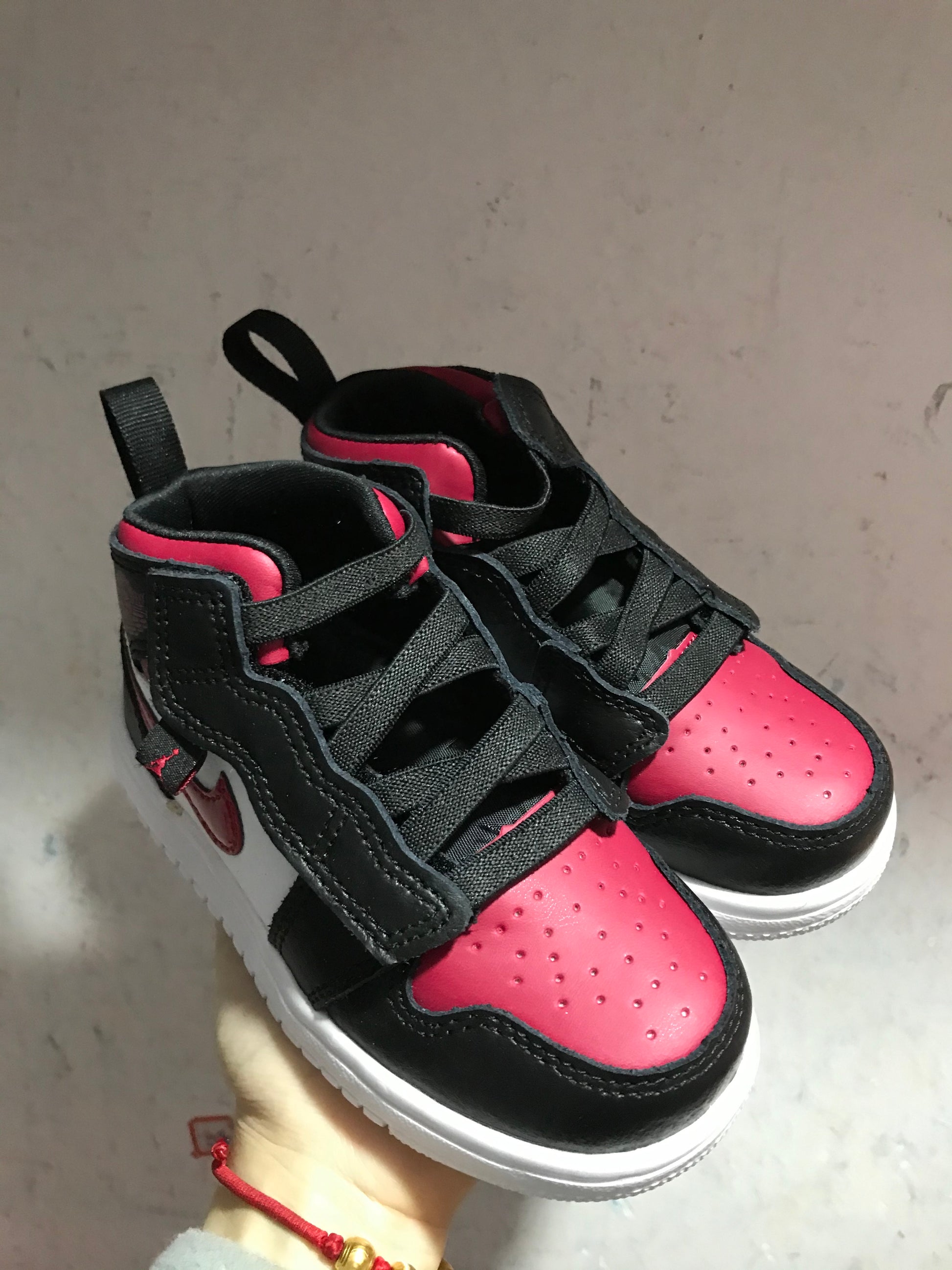 Jordan high top elastic band" white, black, red"