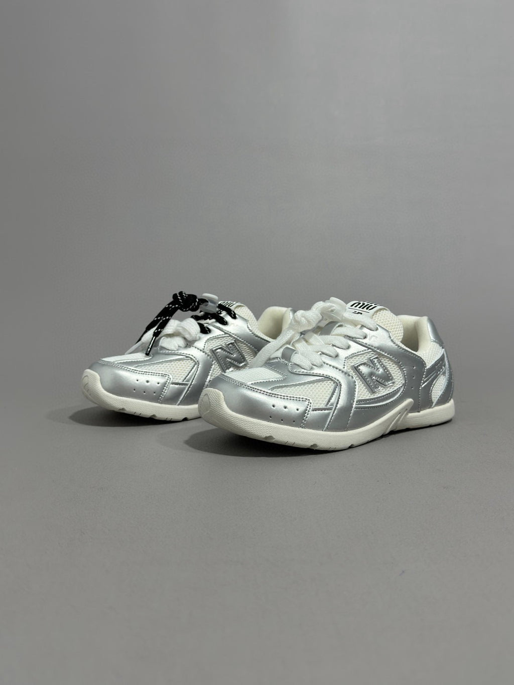 NB530 Miu miu lace-up( off white, silver"
