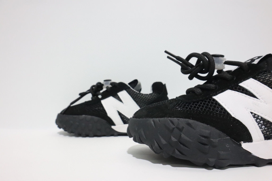 N official website synchronized parallel bars sandals " black, white"