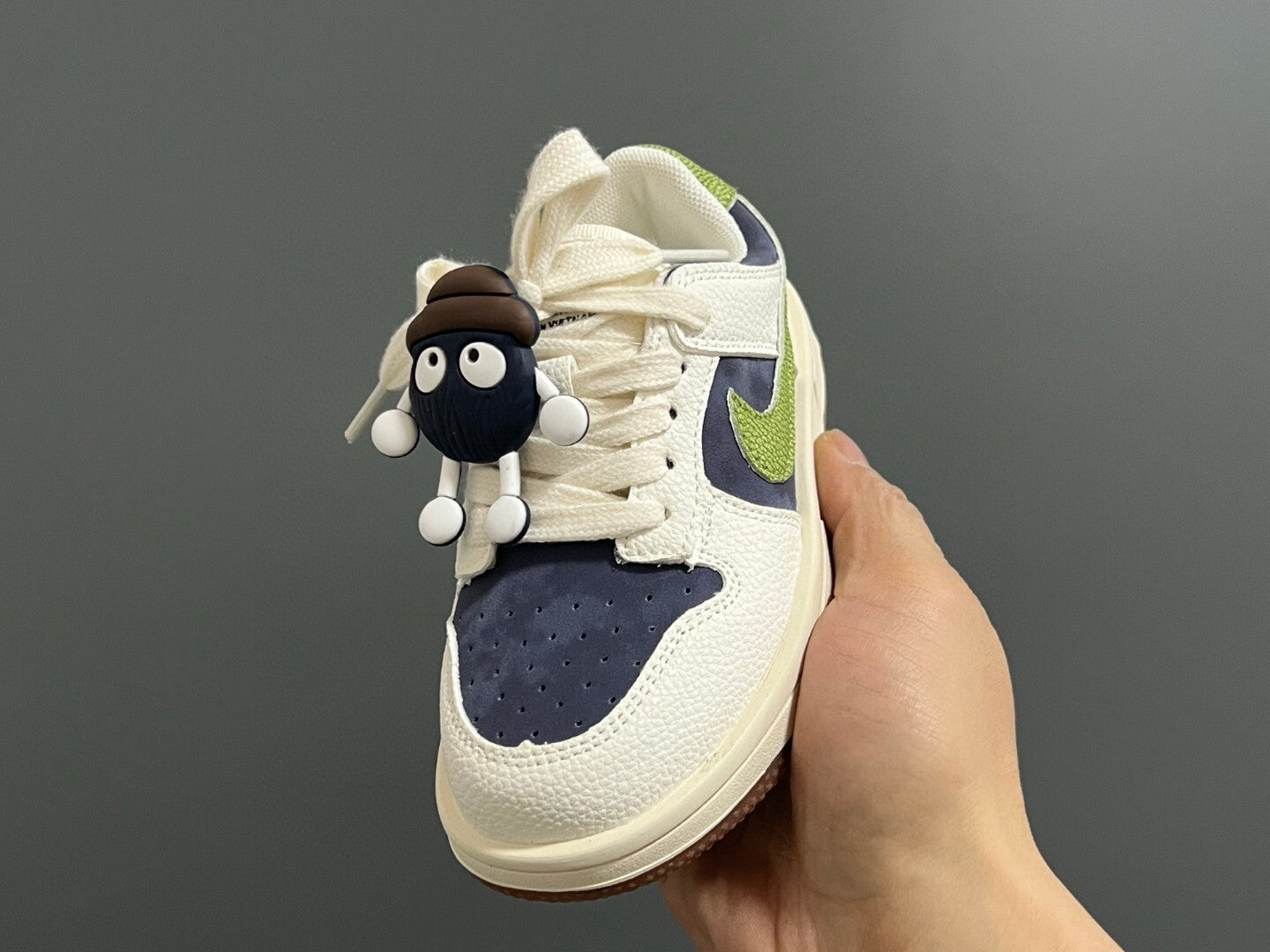 S-shaped low-top co-branded cartoon Velcro