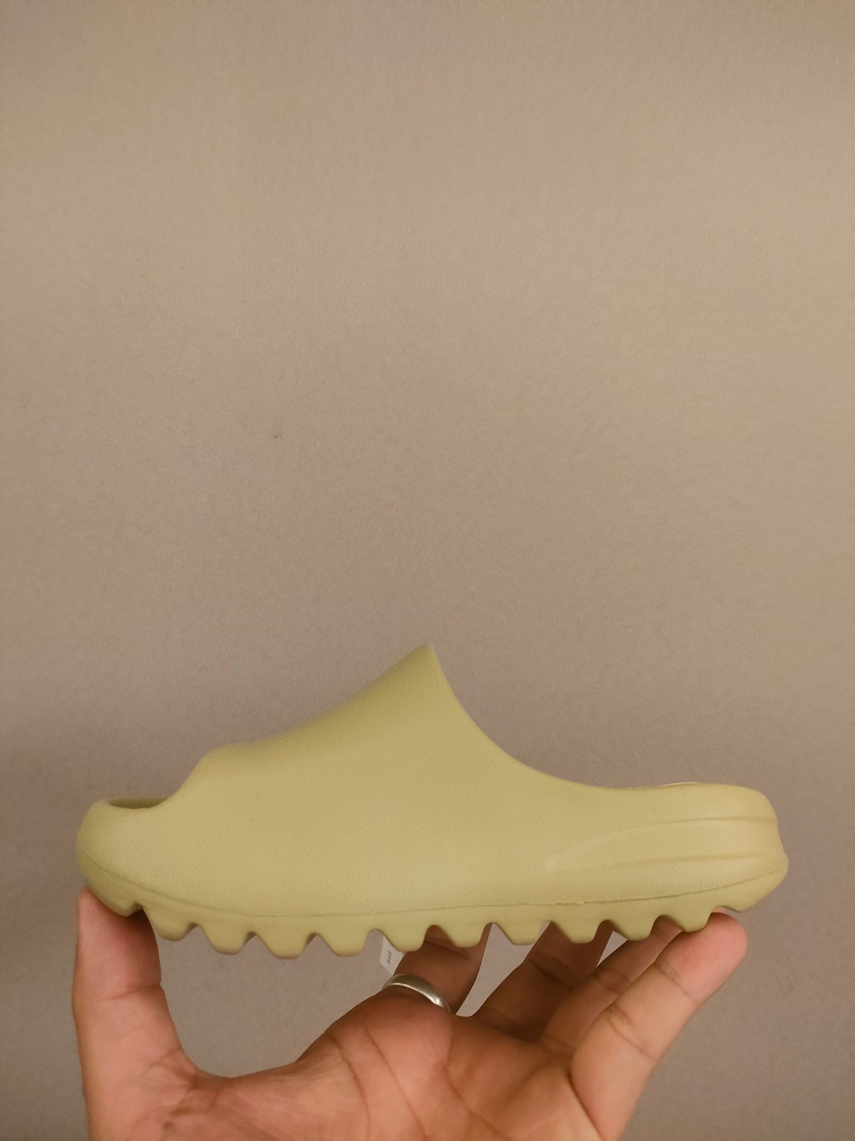 700 Coconut Slippers" light, muted green"