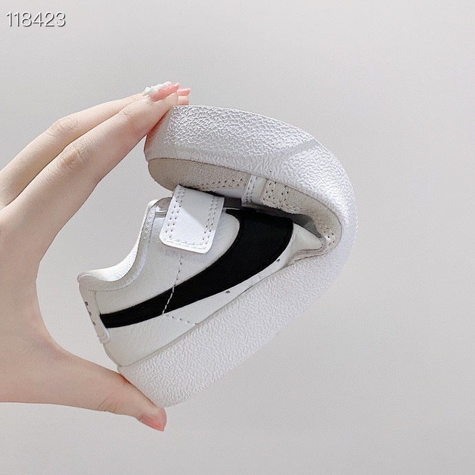 NK Trailblazer Graffiti Low-top" white, pink"