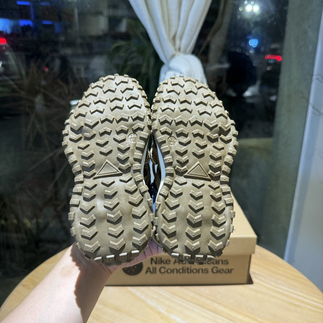 Popular NK hiking shoes and sandals" darker brown, Cream"