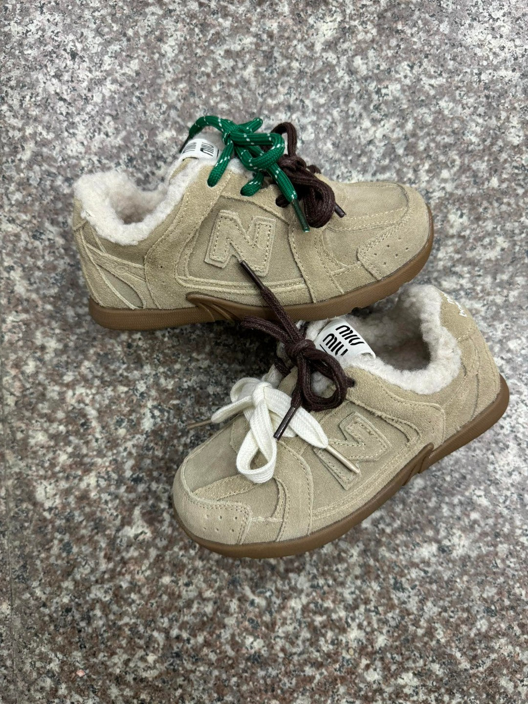 NB 530 miumiu velvet co-branded children's shoes" beige"