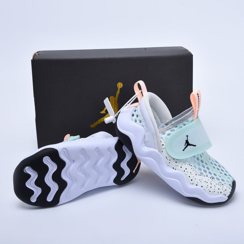 Jordan Little Shark Mesh Shoes for Kids " white , & mint green"
