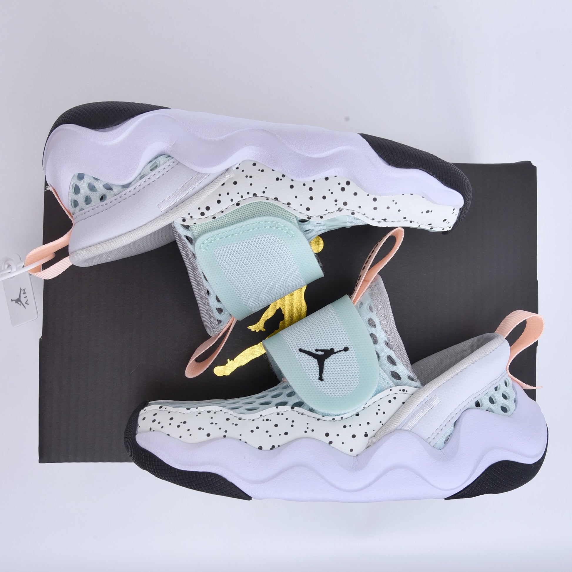 Jordan Little Shark Mesh Shoes for Kids " white , & mint green"