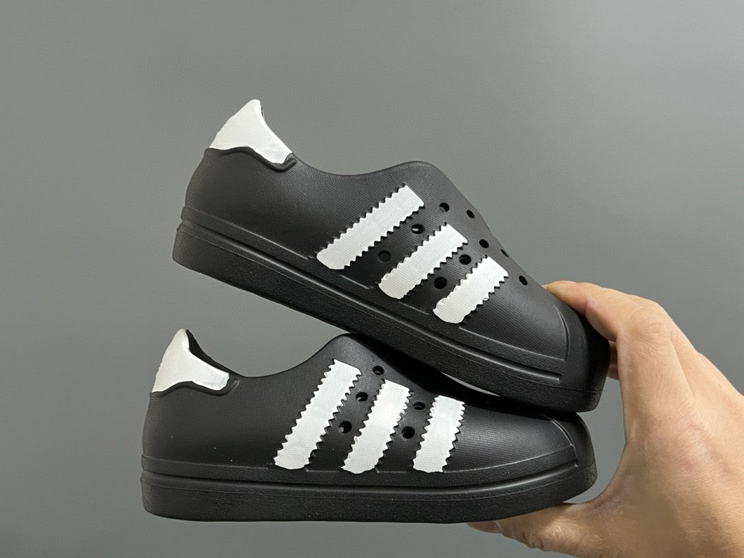 Soft shell hole slip-on sandals for children" black"
