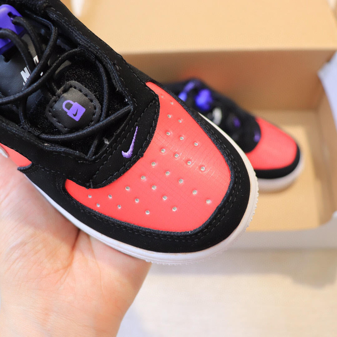 Air Force low-top lace-up sneakers" white, black, red"