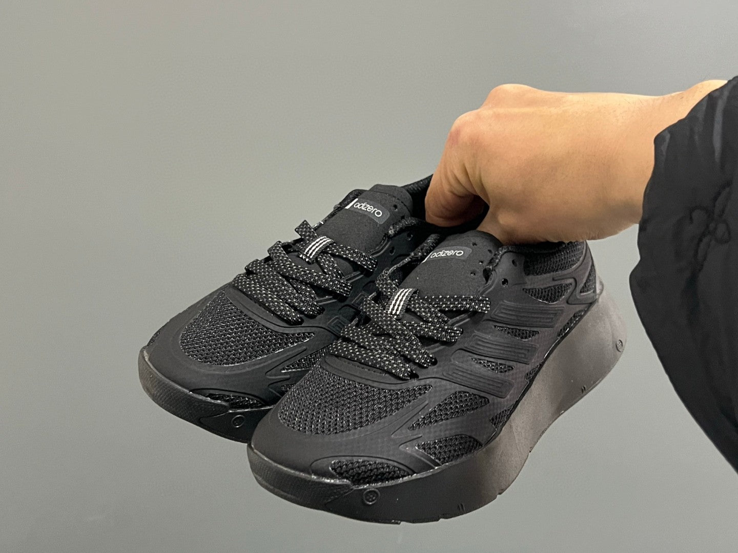 A's new children's shoelace buckle swing sports shoes" black"