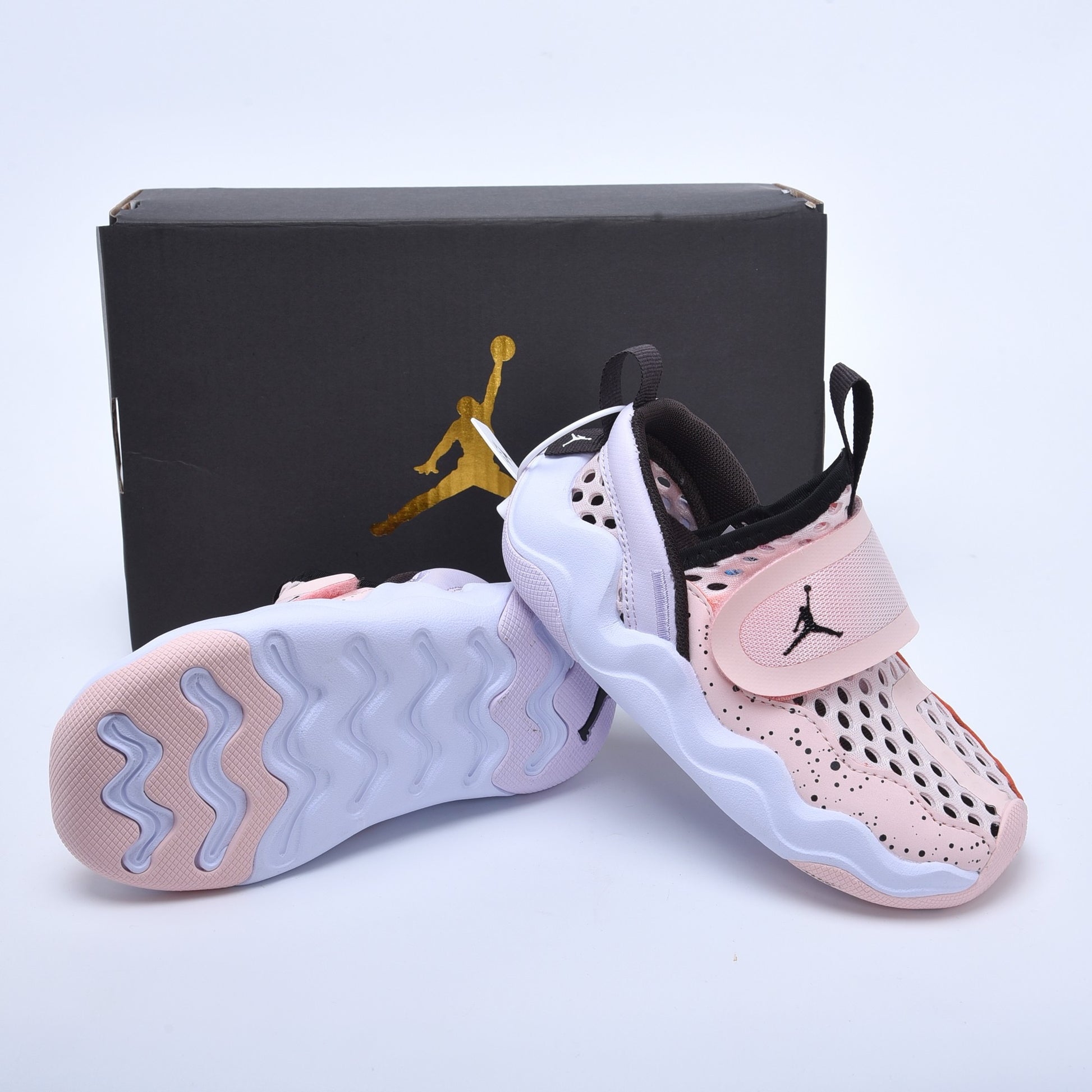 Jordan Little Shark Mesh Shoes for Kids " white ,& light pink"