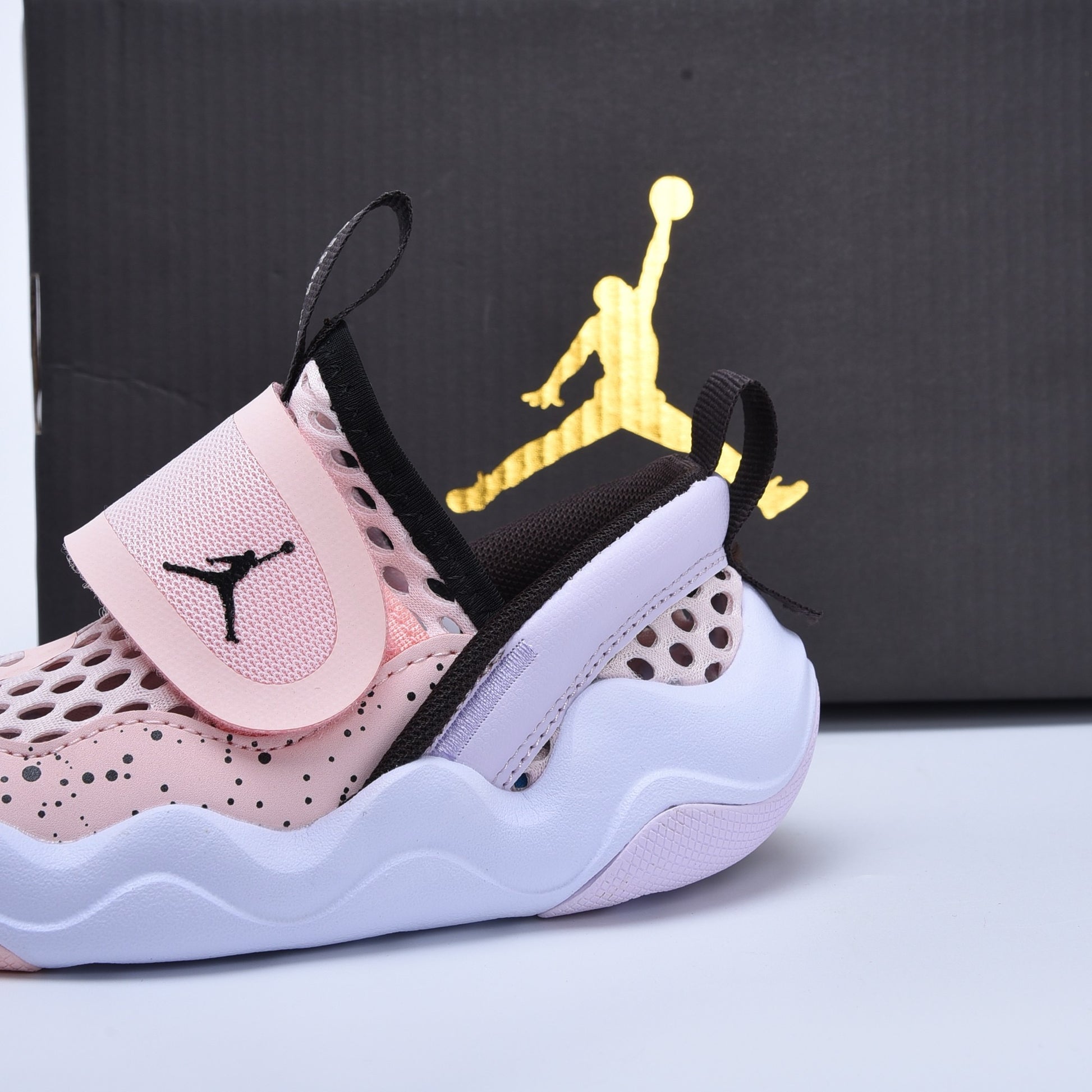 Jordan Little Shark Mesh Shoes for Kids " white ,& light pink"