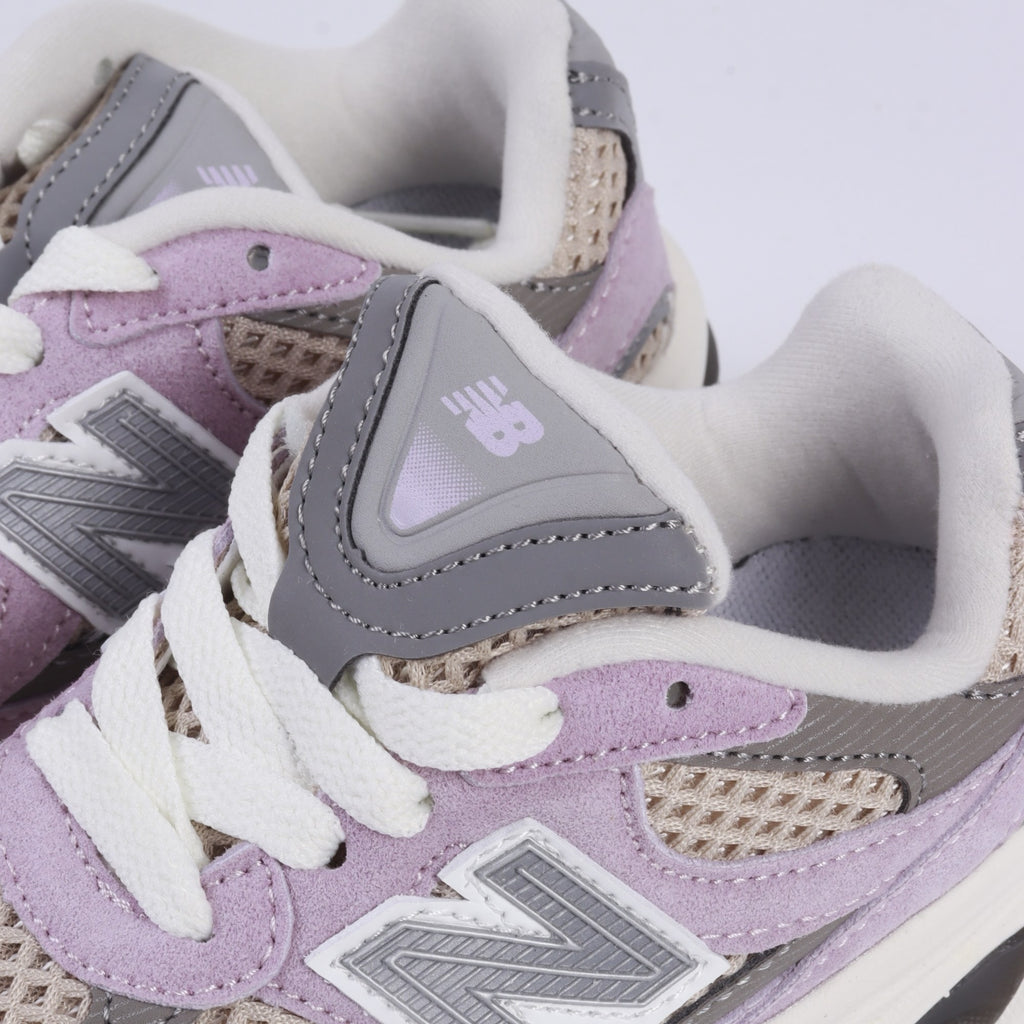 N 2010 children's shoes "A light, pastel lavender black"