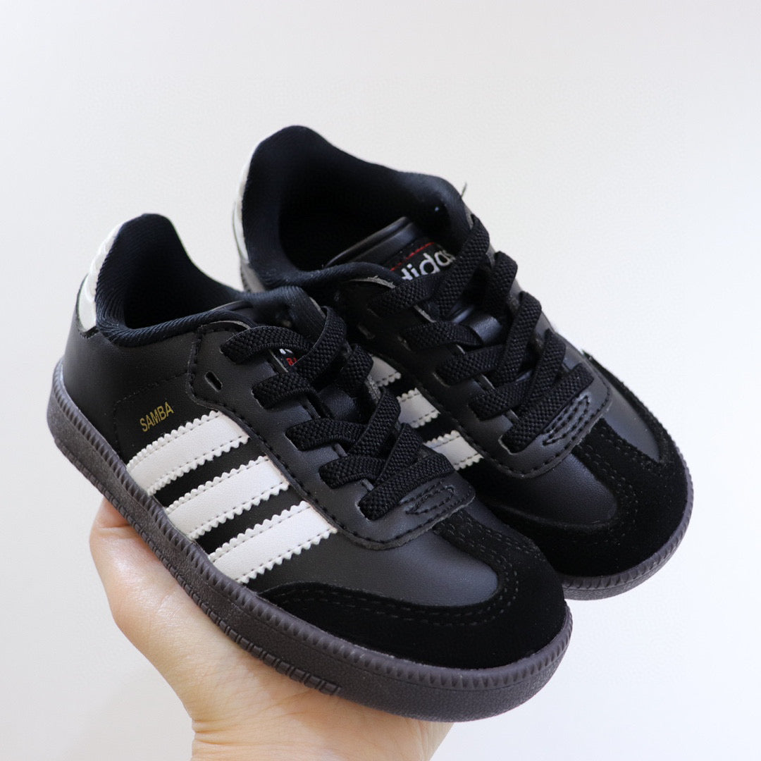 Adidas children's training shoes" black"