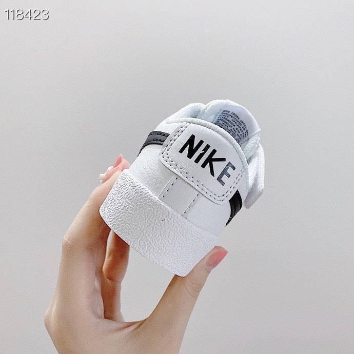 NK Trailblazer Graffiti Low-top" white, pink"