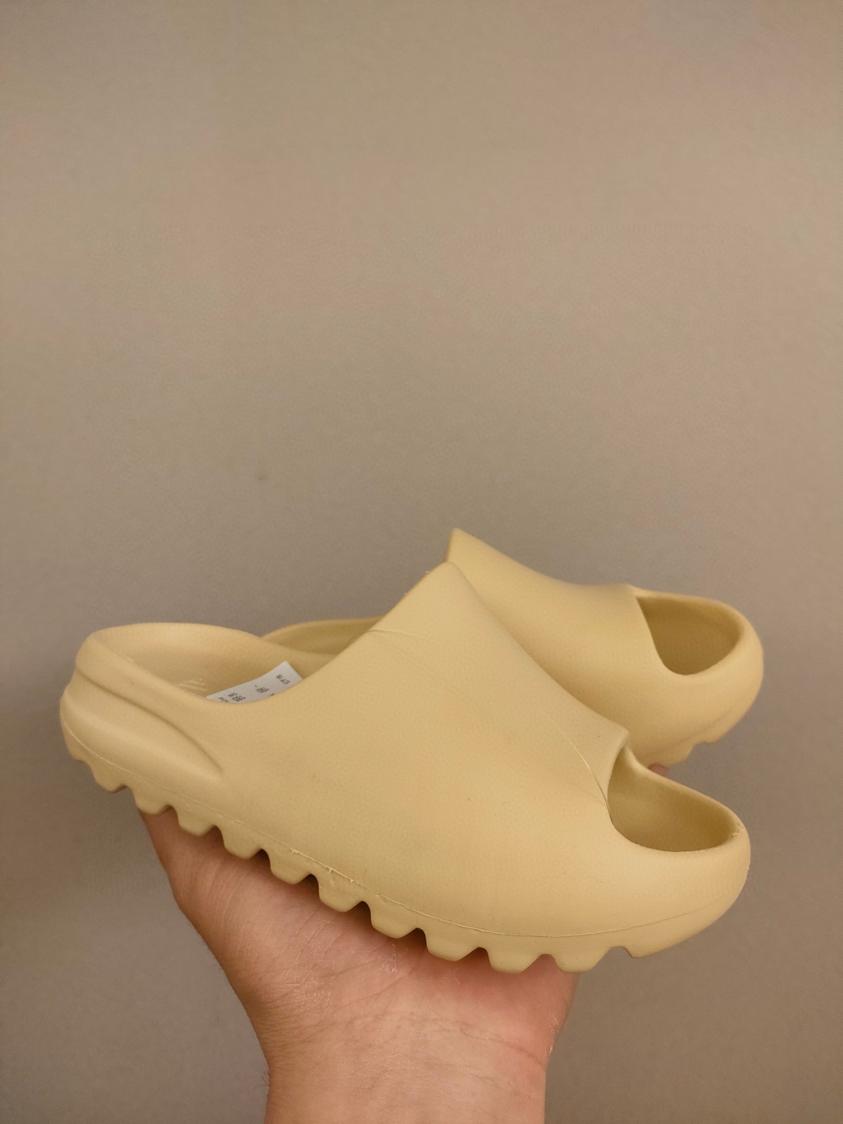 700 Coconut Slippers" beige"