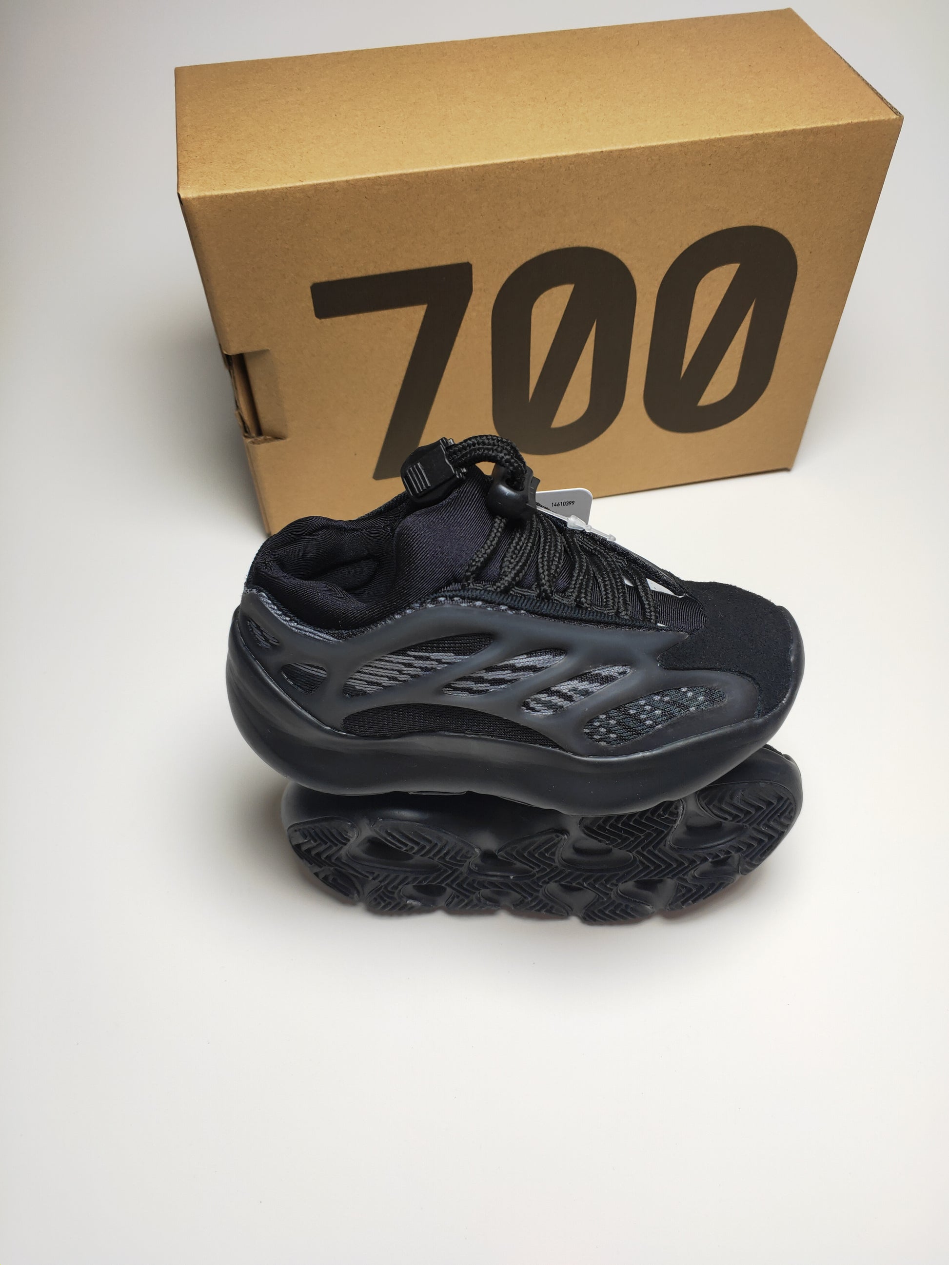 700V3" black"