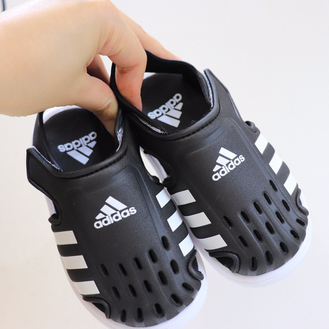 Adidas Seahorse III hole shoes" black"