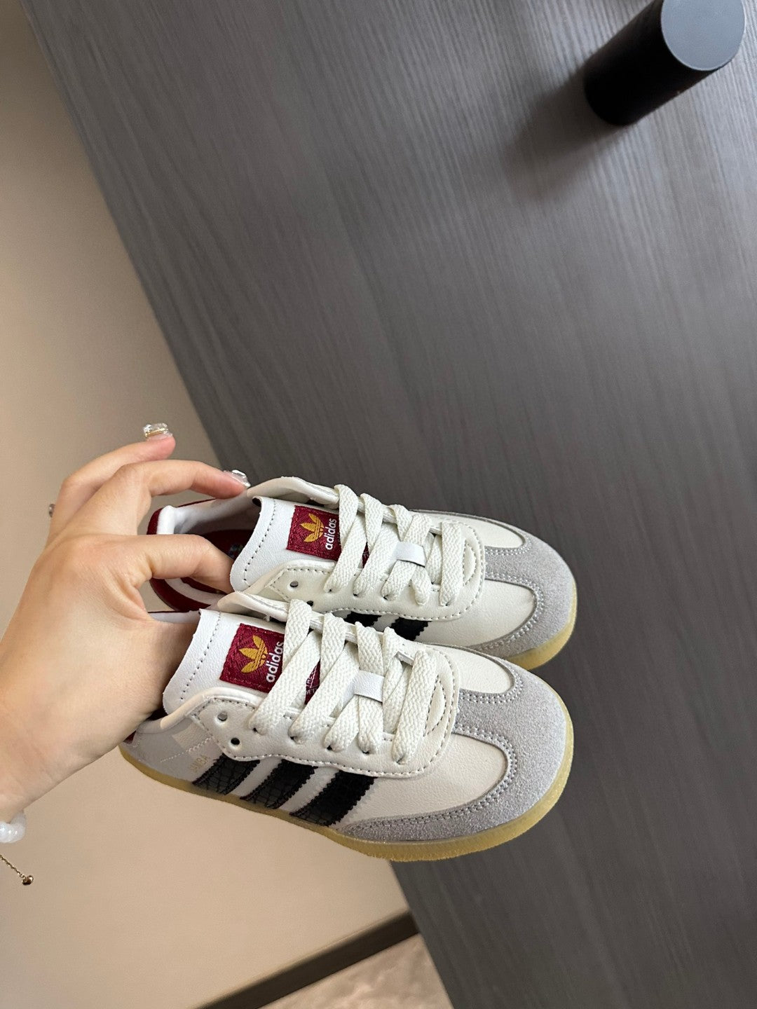 A's new children's shoelace buckle swing sports shoes