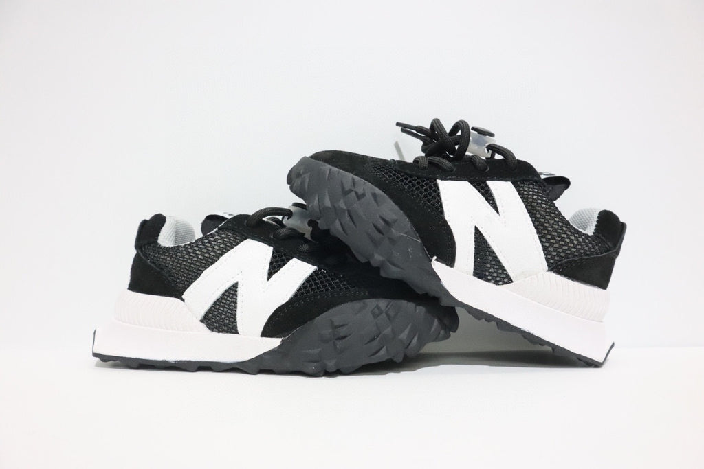 N official website synchronized parallel bars sandals " black, white"
