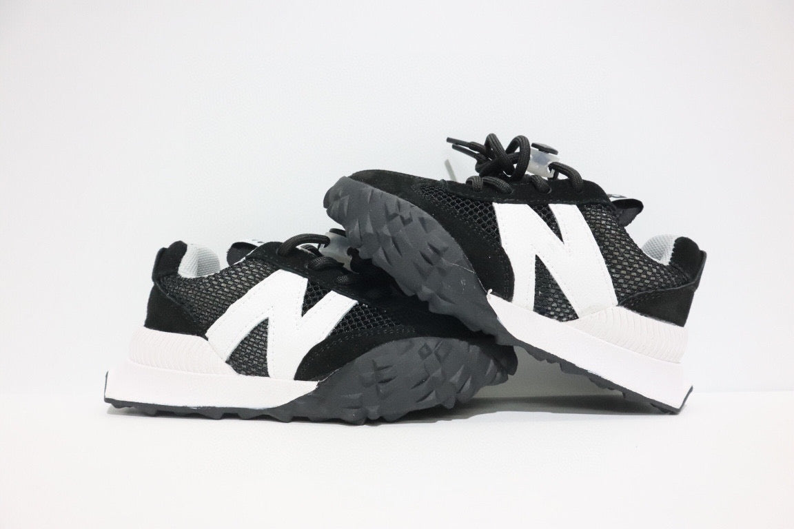 N official website synchronized parallel bars sandals " black, white"