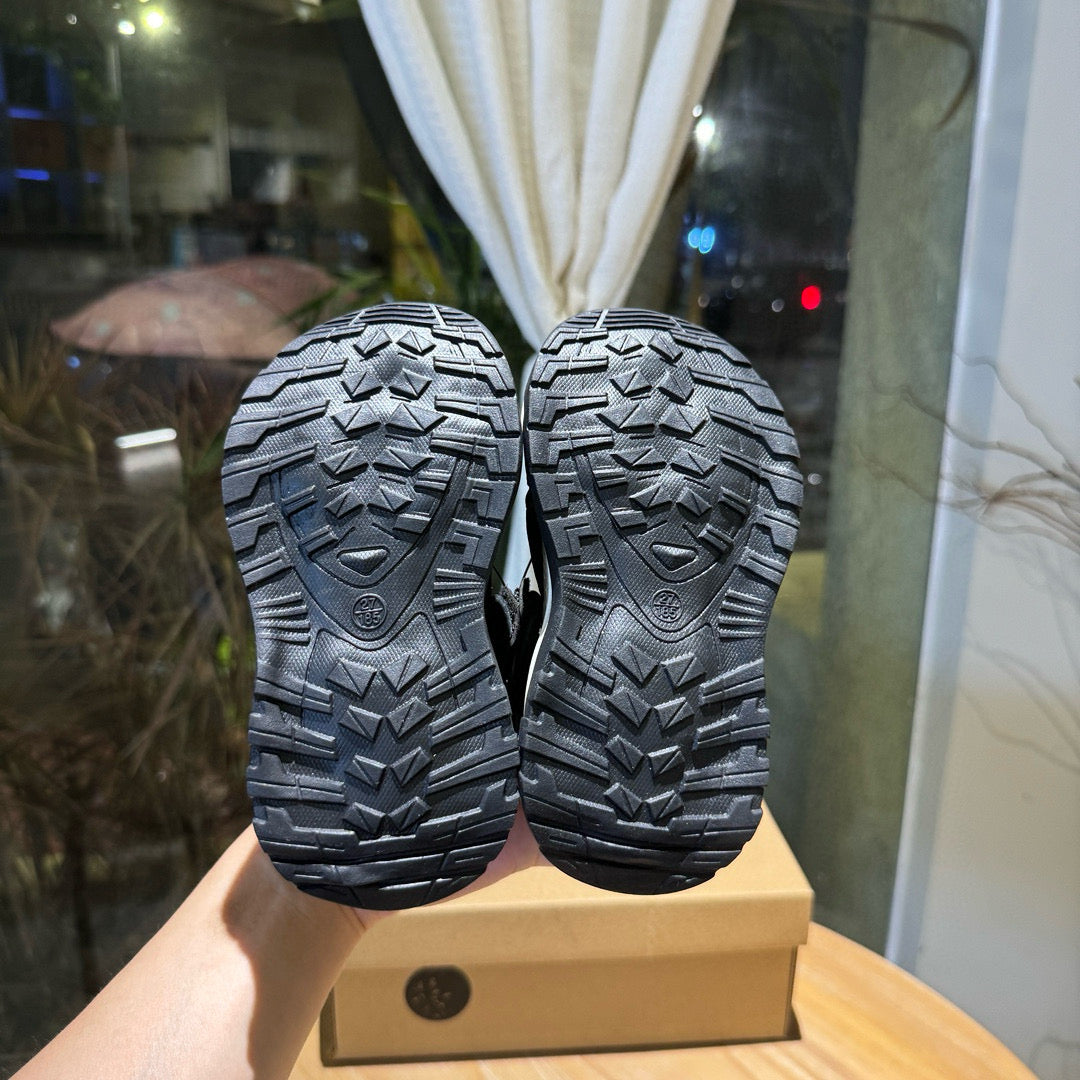 Nike closed toe rotating button sandals" black"
