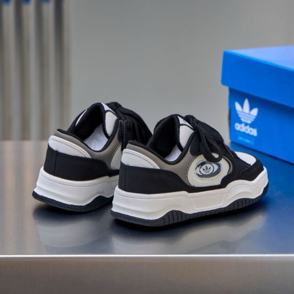 Adidas 2000 sneakers