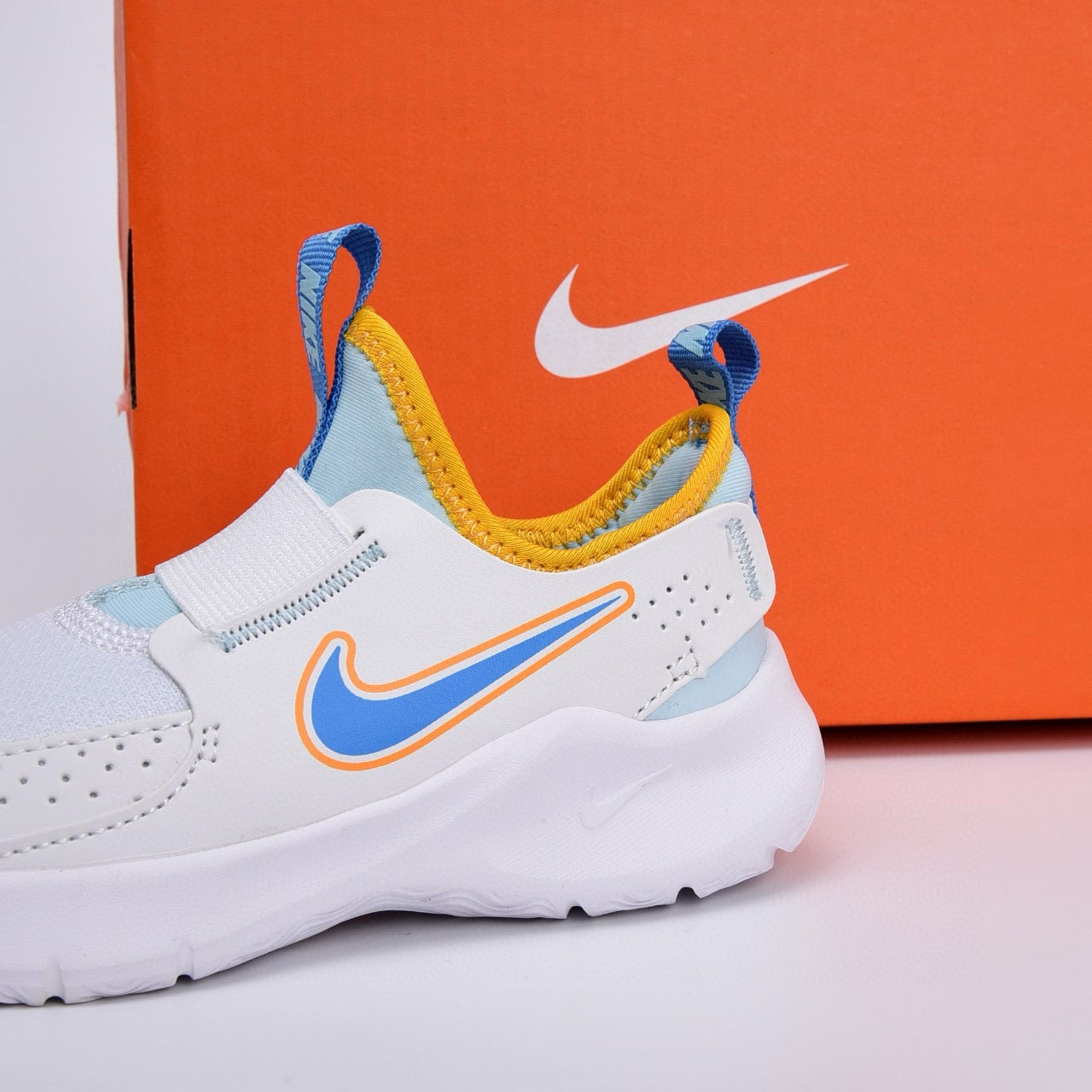 Nike slip-on running shoes"  white, light blue"