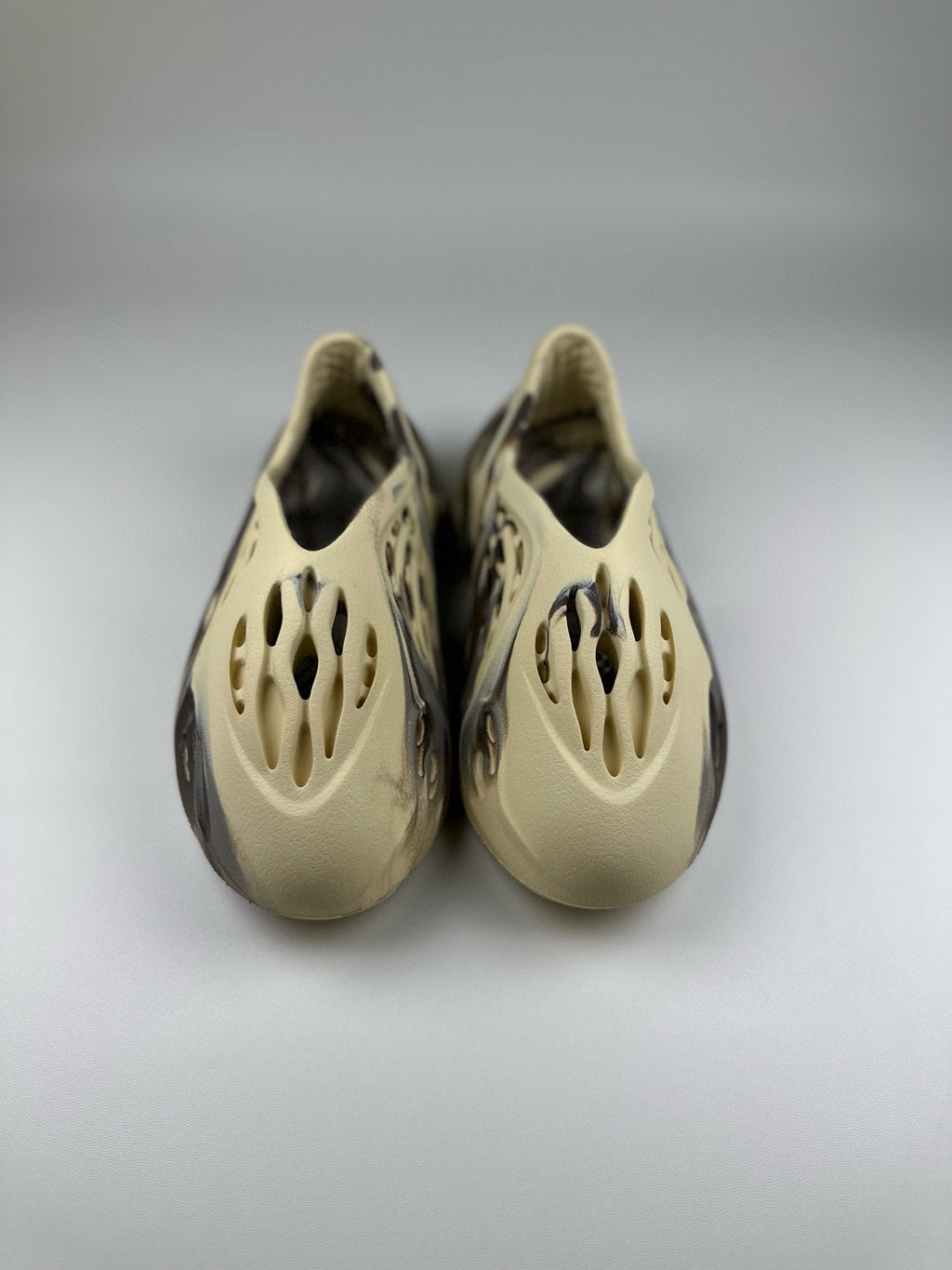 Coconut Crocs" black, cream"