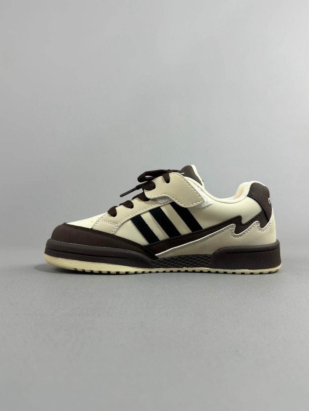 Adidas WCARD ADV classic retro sneakers" cream, brown"